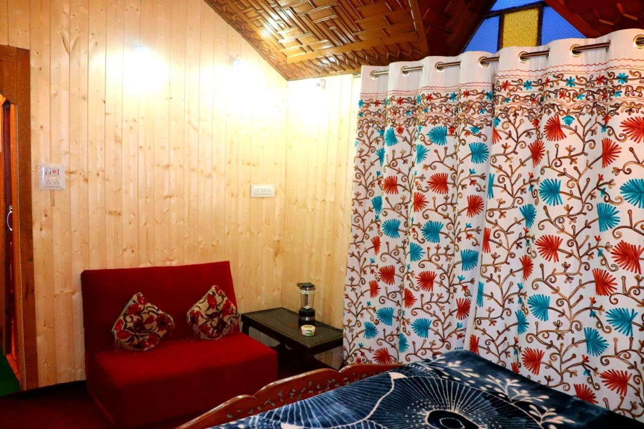 House Boat New Pala Palace Srīnagar Esterno foto