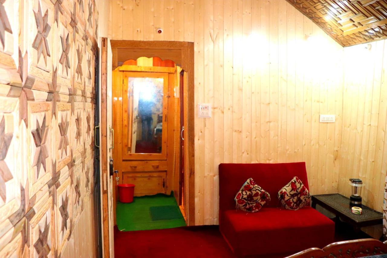 House Boat New Pala Palace Srīnagar Esterno foto