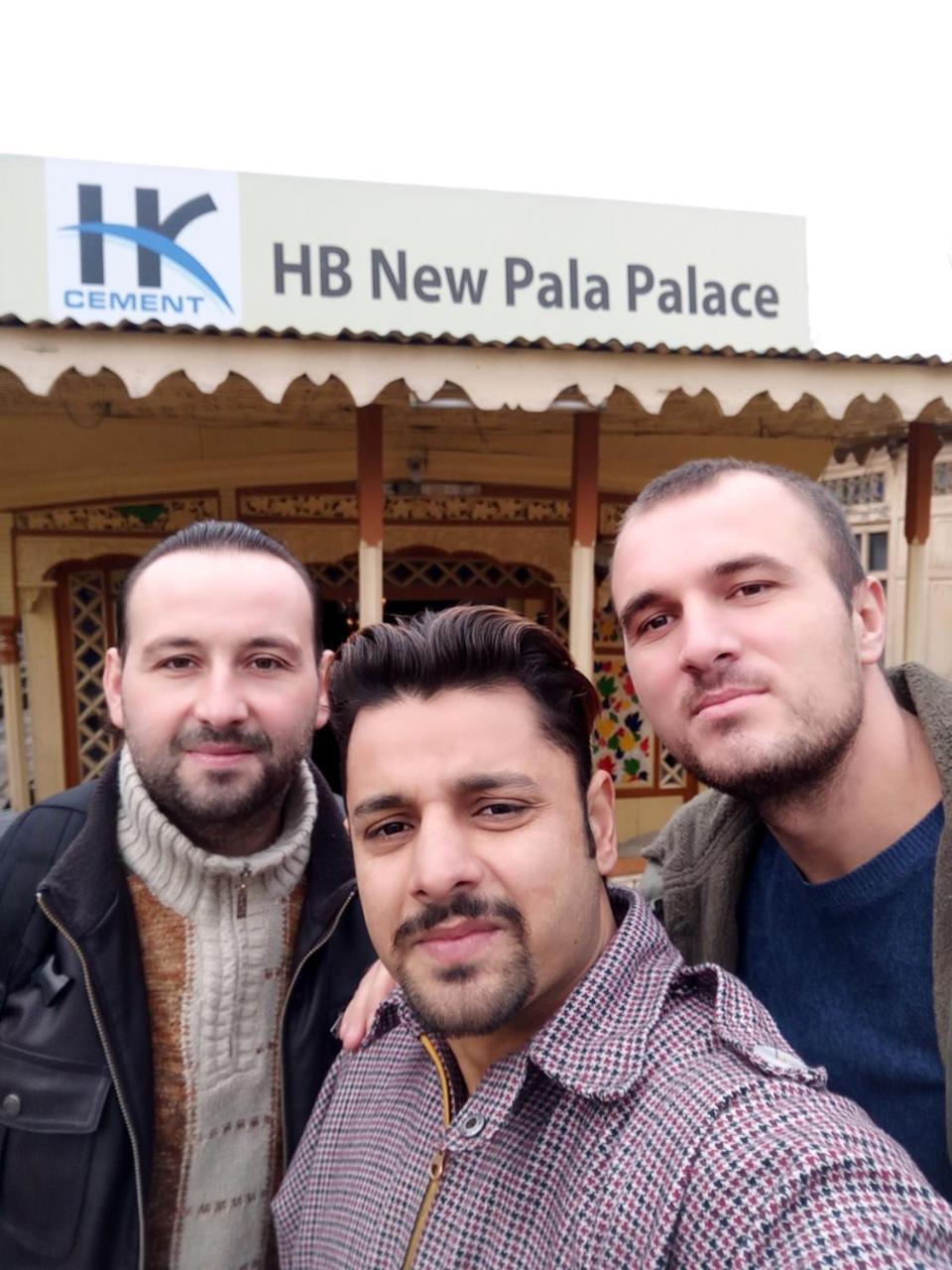 House Boat New Pala Palace Srīnagar Esterno foto